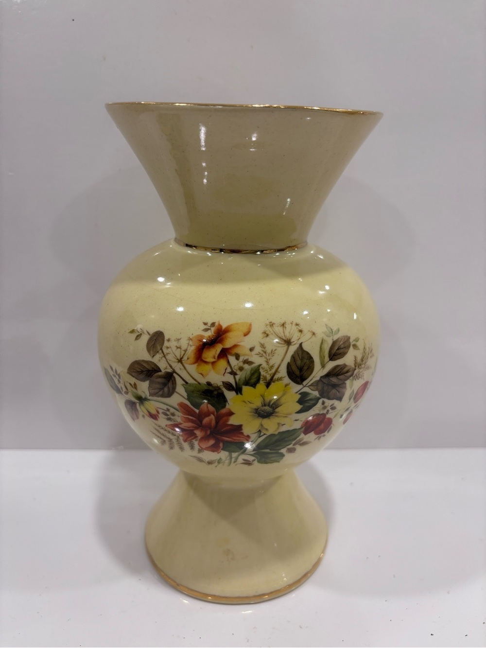Vintage har-ler Canada floral ceramic vase ivory speckled glaze 9” pedestal vase